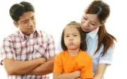 2 kiểu nuôi dạy đang âm thầm phá hỏng con trẻ, nhiều cha mẹ làm mỗi ngày mà không biết