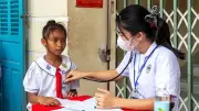 300 trẻ em Raglai khó khăn được khám sức khỏe miễn phí tại Cam Ranh