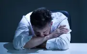 42 tuổi đứng giữa cha mẹ già bệnh tật và lá đơn ly hôn của vợ: Tôi phải chọn ai?