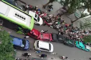 7 ô tô tông liên hoàn trên phố Hà Nội, giao thông ùn tắc