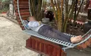 Bỏ cha già ở chùa: Nỗi đau và bài học về đạo hiếu