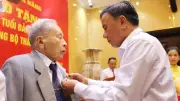 Bộ Chính trị thống nhất trao Huy hiệu 80 năm tuổi Đảng cho 137 đảng viên lão thành
