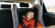 Bé gái 2 tuổi tử vong vì bị cha bỏ quên trong xe ô tô giữa trời nắng nóng