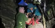 Bé gái 5 tuổi gặp nạn khi theo mẹ vào rừng: Cuộc giải cứu trong đêm gây xúc động