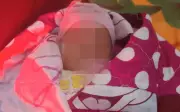Bé gái sơ sinh bị bỏ rơi trong đêm cùng lời nhắn nhờ nuôi dưỡng