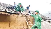 Bộ đội biên phòng Tuyên Quang giúp dân khắc phục thiên tai và xóa nhà tạm
