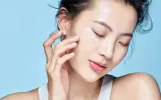 Bí quyết giữ lớp trang điểm ngày hè bền lâu, da mặt không bị mốc