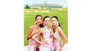 Bộ sưu tập 'Đẩy Đưa' của Adrian Anh Tuấn trình diễn tại Đà Nẵng