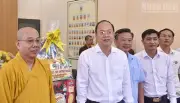 Bí thư Tỉnh ủy Cà Mau thăm chùa Long Phước nhân mùa Phật đản
