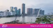 Đổ bê tông trụ chính cầu đi bộ nghìn tỷ qua sông Sài Gòn