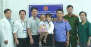 Bé trai 2 tuổi bị bạo hành dã man ở TP.HCM đã được trao giấy khai sinh