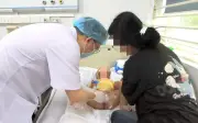 Bé trai bất ngờ phát hiện ung thư hiếm gặp: Dấu hiệu cha mẹ không thể bỏ qua