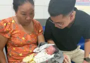 Bé trai còn nguyên dây rốn bị bỏ rơi trước chùa ở Huế