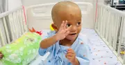 Bộ Y tế thăm bé trai bị bạo hành, đề xuất nhân rộng mô hình một cửa