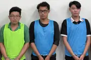 Ba thanh niên giả cảnh sát cưỡng đoạt tiền người đi đường ở TPHCM