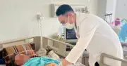 Bác sĩ khẩn thiết xin giữ bệnh nhân lại cấp cứu