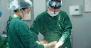 Bác sĩ lột da và seo: Phẫu thuật tái tạo khuôn mặt cho bệnh nhân bỏng