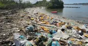 Bãi biển Cửa Lấp ngập rác thải nhựa, người dân bức xúc