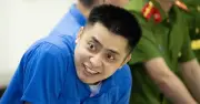 Bùi Đình Khánh mỉm cười tại tòa khi bị xét xử vụ ma túy liên tỉnh