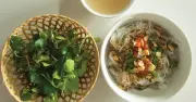 Bún hến Mai Xá: Món ngon lọt top 100 đặc sản Việt Nam với cách ăn độc lạ
