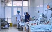 Bệnh viện Nhi Thanh Hóa cứu sống bé gái 5 tuổi bị rắn độc cắn khi ngủ