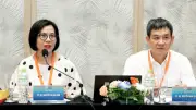 Báo động tình trạng rụng tóc ở người trẻ do lối sống hiện đại