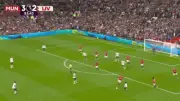 Bruno Fernandes bức xúc vì bị trọng tài cản đường trong trận MU thắng Liverpool 3-2