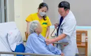 Cụ bà 91 tuổi suy tim nặng được thay van tim qua da, vài giờ sau đã có thể ăn uống