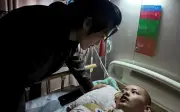 Cô dâu hôn mê 92 ngày sau mũi tiêm tại phòng khám, tỉnh dậy mỉm cười với chồng sắp cưới