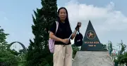 Cô gái dẫn mẹ leo núi, giúp mẹ trẻ ra 10 tuổi