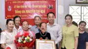 Cà Mau: Hơn 500 đảng viên nhận Huy hiệu Đảng nhân 136 năm sinh nhật Bác