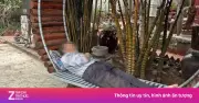 Cụ ông bị bỏ lại trước cửa nhà chờ được cứu mạng