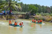 Độc đáo sách mới của hai nhà văn, đua xuồng ba lá và chuyện tố nghệ sĩ