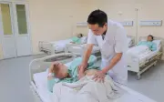 Ca can thiệp hiếm gặp: Thân chui lên ngực, cột sống gập cứng khiến đường vào gan như bị khóa kín