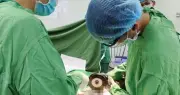 Ca cấp cứu hy hữu: Bác sĩ dùng máy cắt bỏ đai ốc siết vùng nhạy cảm bệnh nhân
