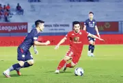 CA Hà Nội thắng Hải Phòng 2-0, gần như chạm tay vào chức vô địch V-League