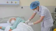 Ca phẫu thuật sỏi thận kỳ tích cho bệnh nhân gù vẹo cột sống nặng