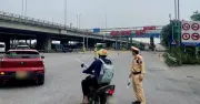 Cao tốc về Hà Nội ùn ứ chiều cuối nghỉ lễ, CSGT phân luồng từ xa