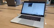 Cách nhận biết laptop bền bỉ: Vỏ kim loại hay nhựa không quyết định tất cả