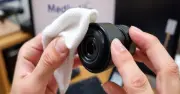 Cách vệ sinh webcam đúng cách để luôn chuyên nghiệp trong họp trực tuyến