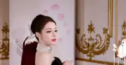Địch Lệ Nhiệt Ba bị đồn bí mật sinh con gần 4 năm, đang làm thủ tục hộ khẩu