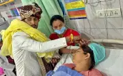 Chú rể kết hôn cùng cô dâu trong phòng ICU tại Ấn Độ