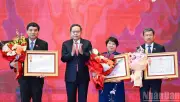 Chủ tịch Quốc hội Trần Thanh Mẫn trao tặng Huân chương cho các đơn vị và cá nhân xuất sắc