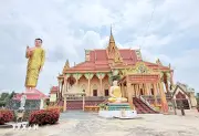 Chiêm ngưỡng quần thể tượng Phật quy mô lớn tại chùa Khmer An Giang