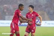 Chiến thắng V-League: Cận cảnh đỉnh bạc và tranh đá phạt đền trong ngày Công an Hà Nội vô địch