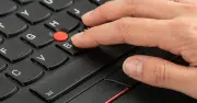 Chấm đỏ TrackPoint trên ThinkPad: Biểu tượng 30 năm đối mặt với tương lai mờ mịt