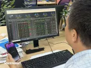 Chứng khoán giảm nhẹ sau rung lắc, VN-Index quanh 1920 điểm