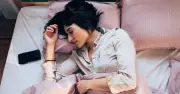 Claude khuyên người dùng đi ngủ: Lỗi kỹ thuật hay tính năng nhân văn?