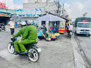 Công an xã Hà Bắc thi đua: Đại úy Vị đi xe máy không gương chiếu hậu khi làm nhiệm vụ