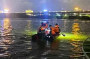 Cảnh sát Quảng Ngãi cứu sống người đàn ông nhảy cầu Trà Khúc 1 tự tử